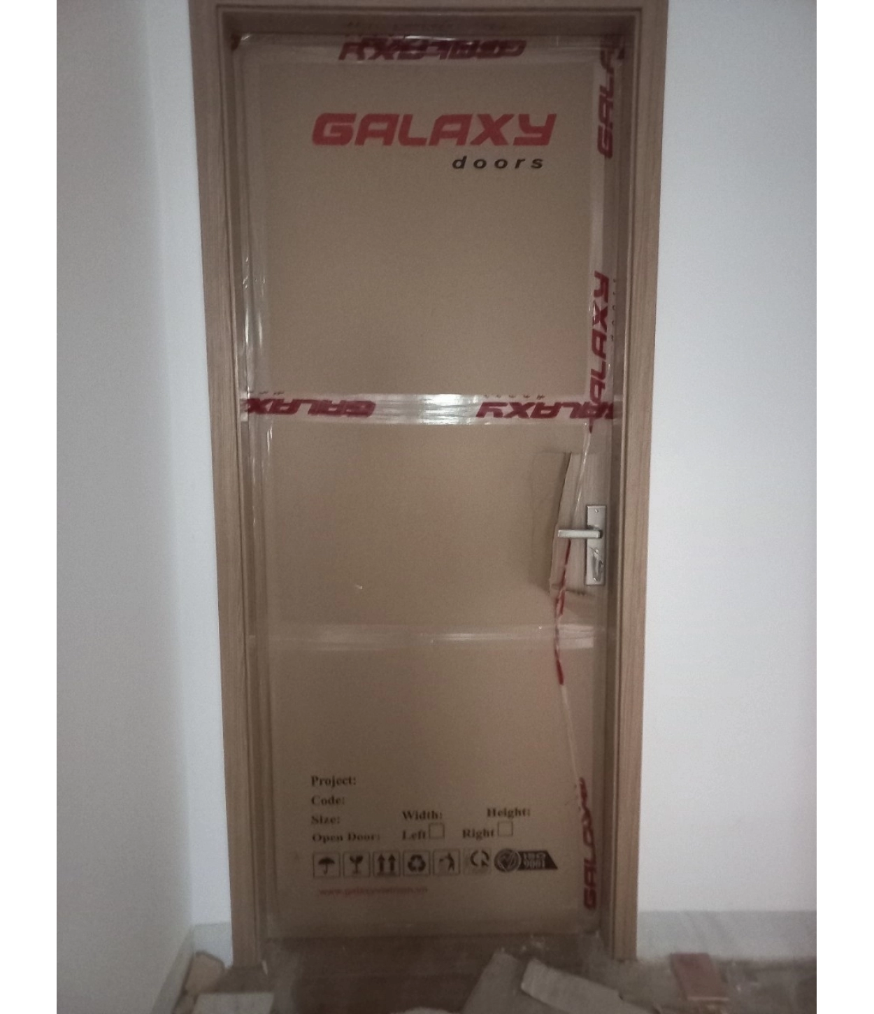 Dự án lắp đặt cửa nhựa composite Galaxy tại nhà phố đường số 6, Bến Lức